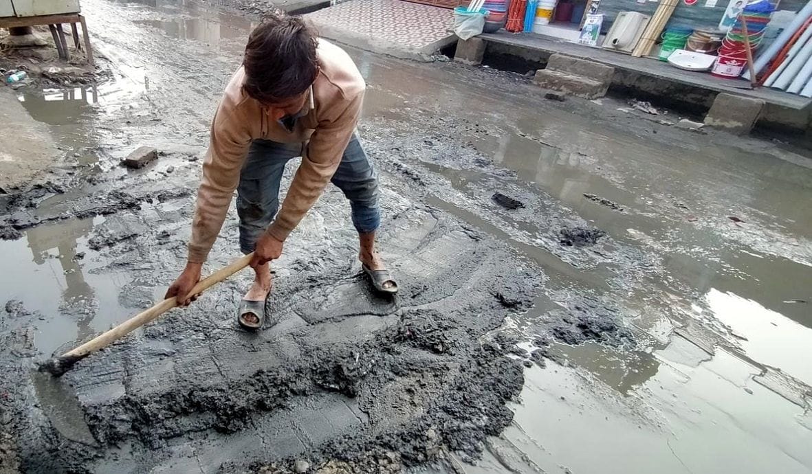 Problems due to mud in Nagla Masani and Premnagar