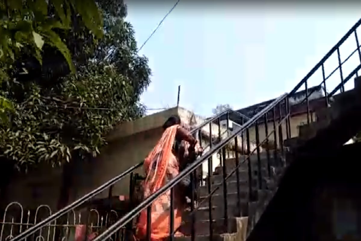 High voltage drama in Mirzapur, woman attempts to jump from roof of SLO office accused bribe
