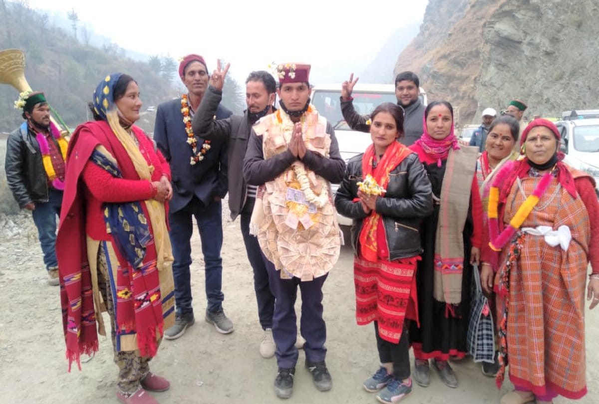 Omprakash became Panchayat Samiti member at the age of 22 in kullu himachal