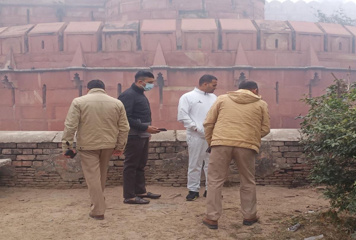 young man found dead near agra fort