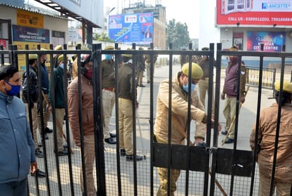 In Vinayak city centre (PVR), a bomb was reported to have been stirred up.