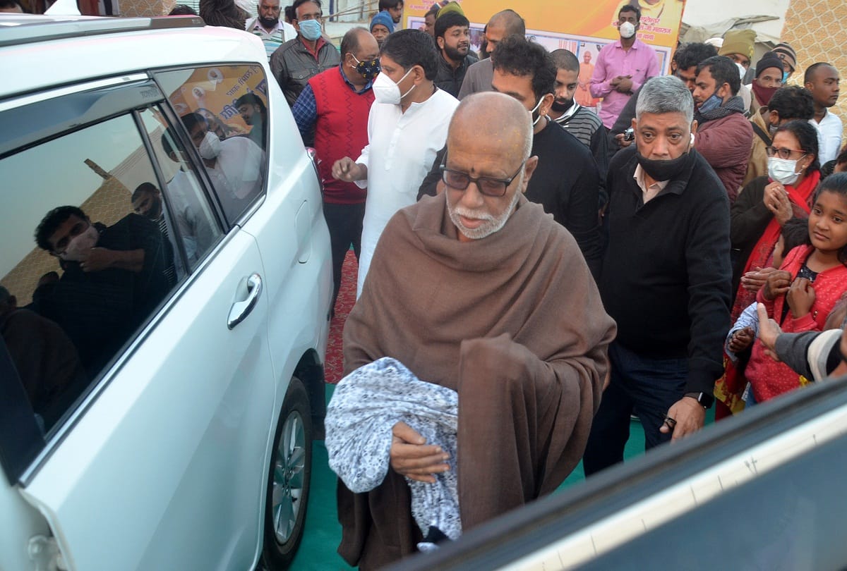 Sant Morari Bapu protests against Sangam sand, Sant Samaj angry