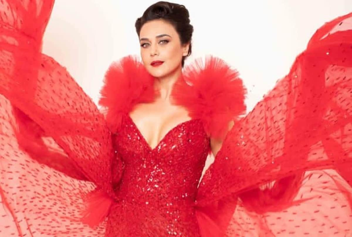 preity zinta hot sexy beautiful images wallpapers download pics in hd