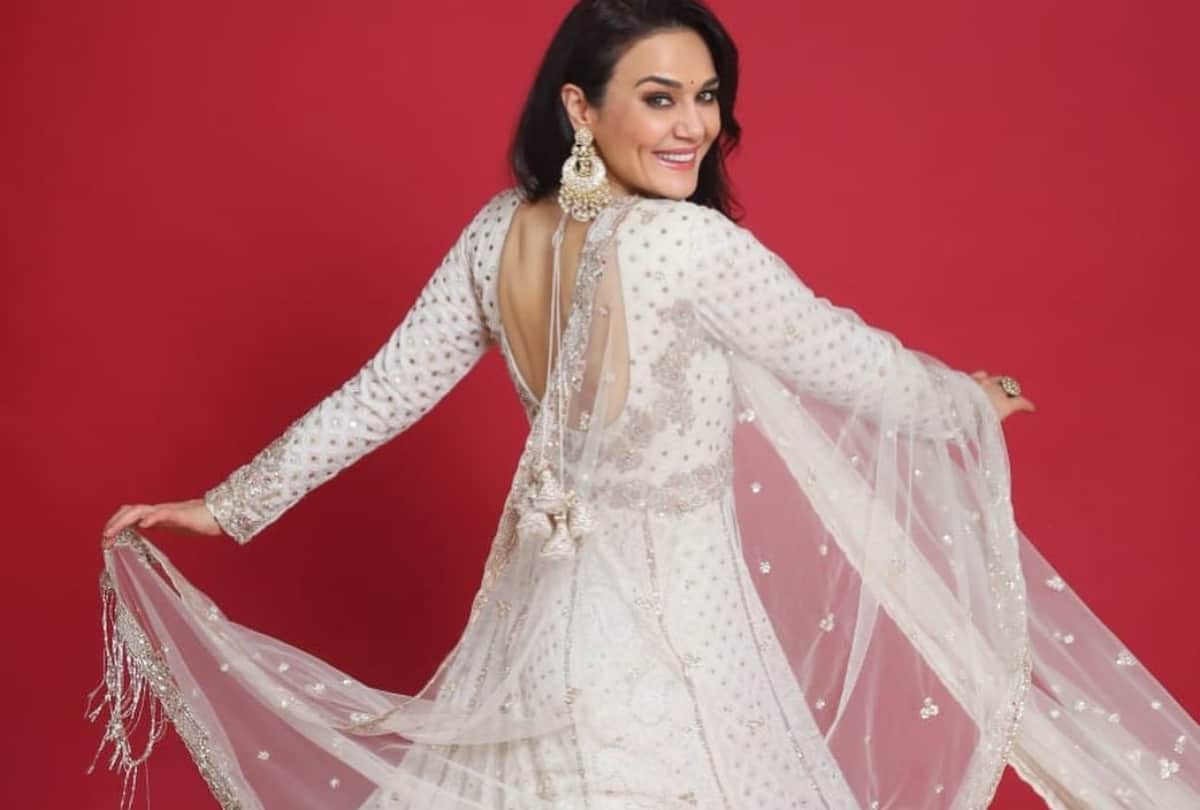 preity zinta hot sexy beautiful images wallpapers download pics in hd