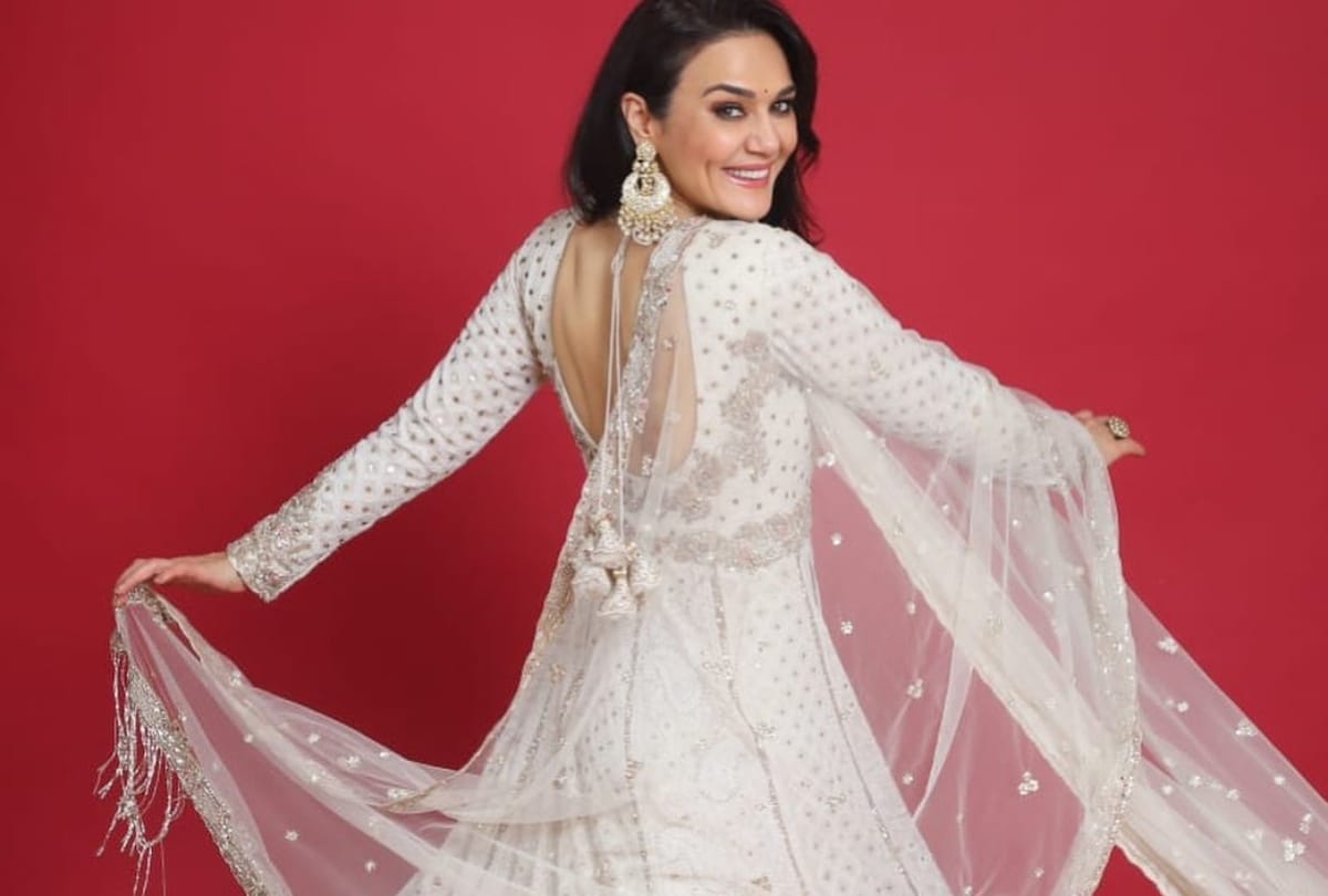 preity zinta hot sexy beautiful images wallpapers download pics in hd