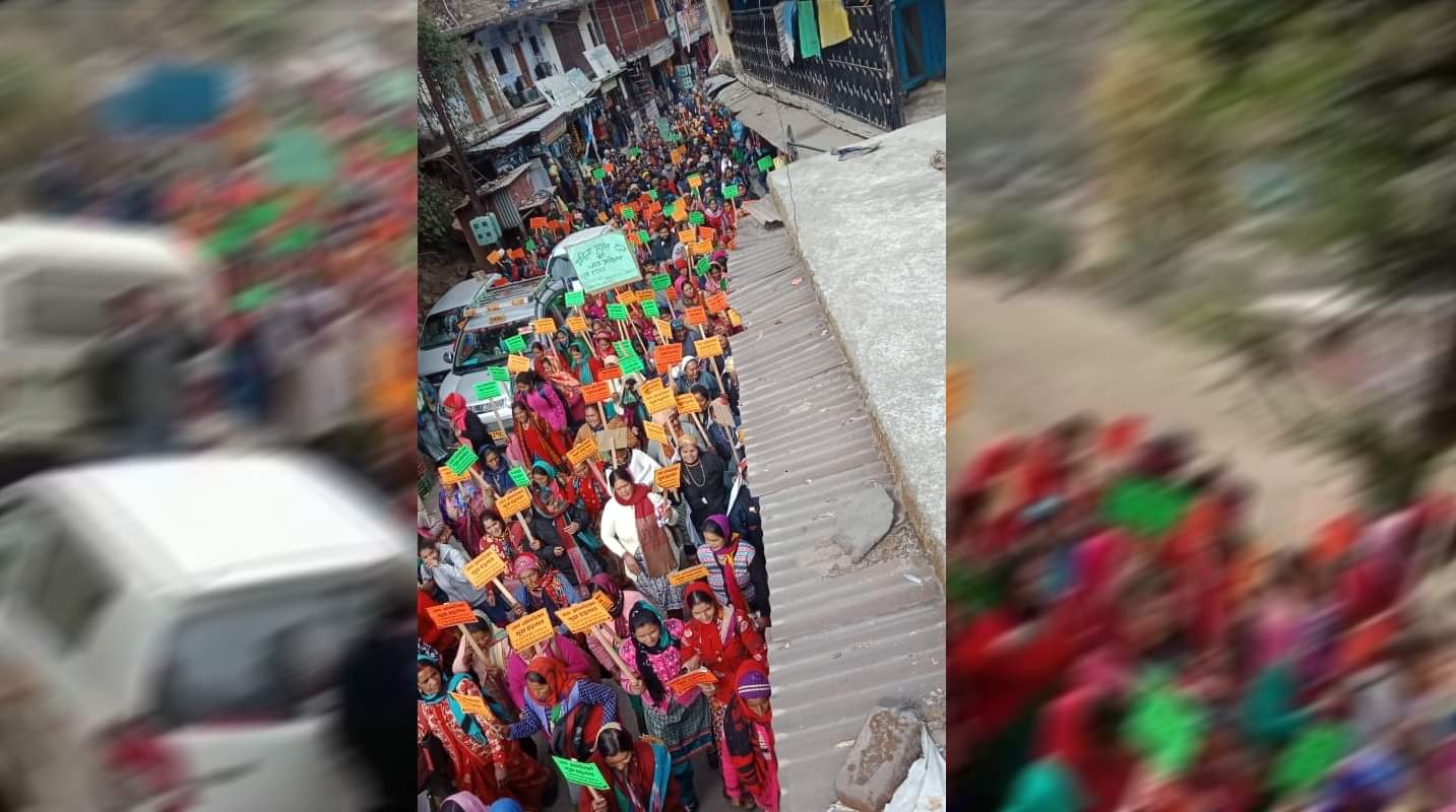 uttarakhand news : protest for road widening, women participants in more numbers