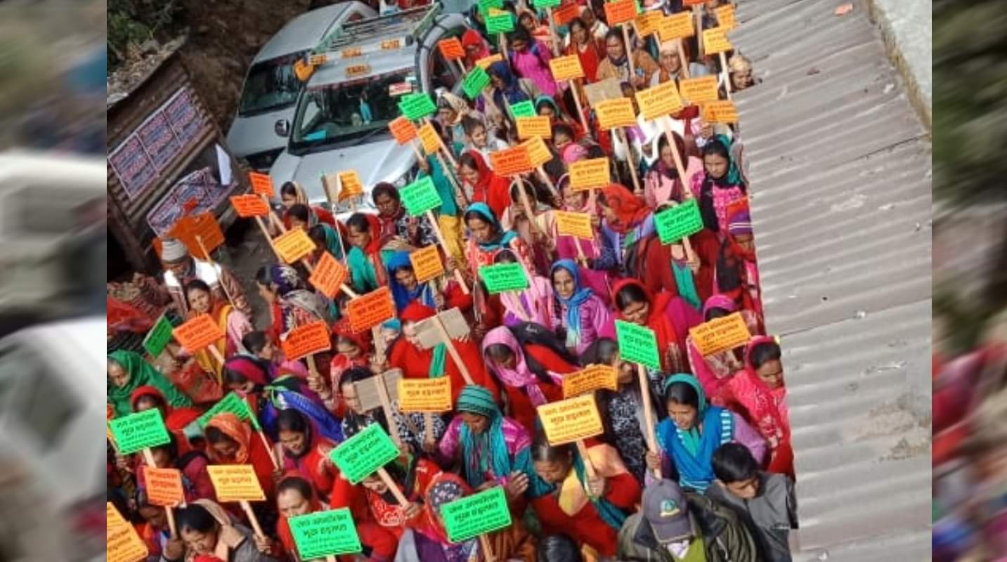 uttarakhand news : protest for road widening, women participants in more numbers