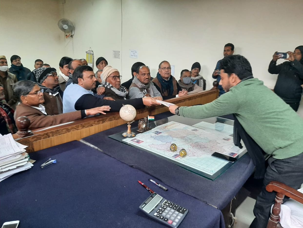 Samajwadi party residential office in Azamgarh registry in senior leaders