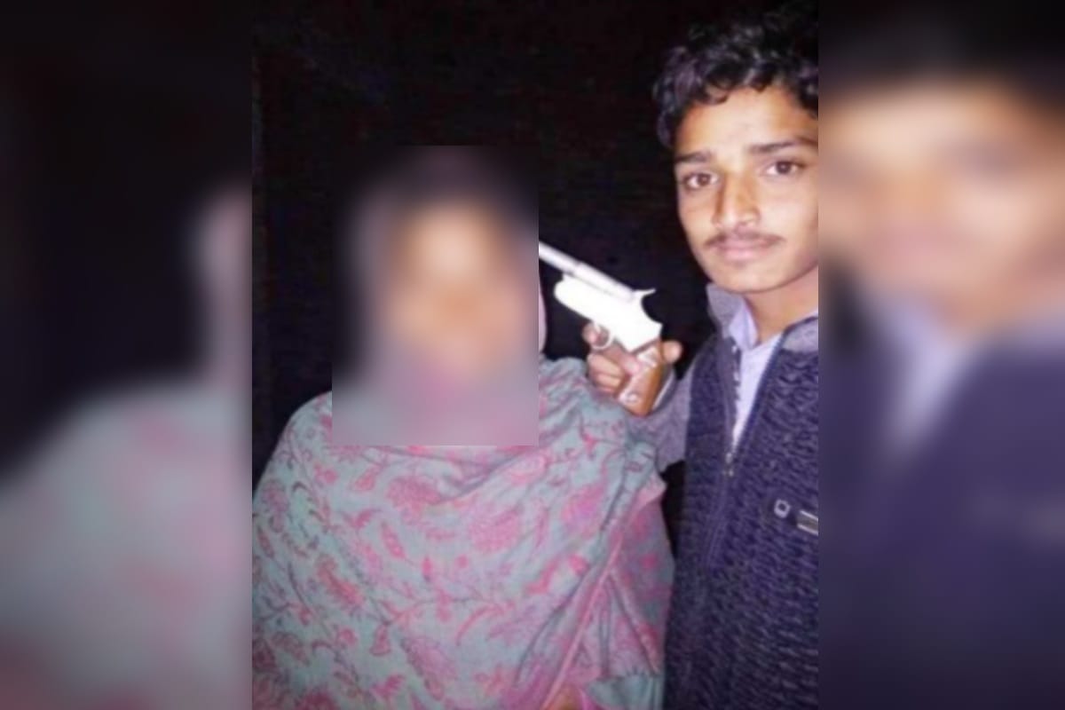 The one who made a photo viral on the temple of the mother was arrested