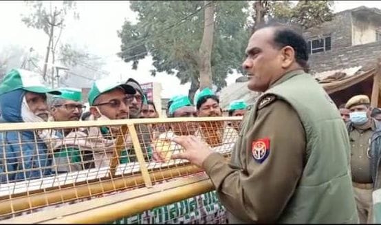 Bhakyu activists going to Lucknow were stopped from place to place