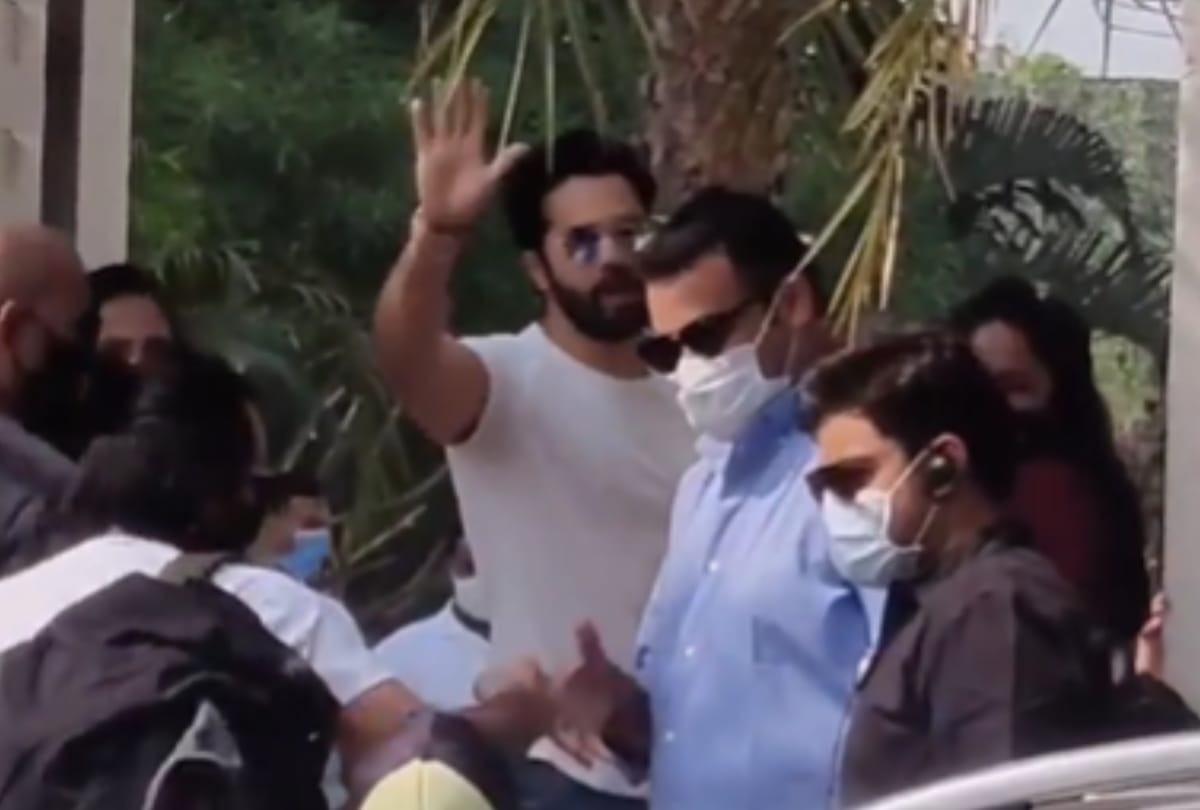 Varun Dhawan and Natasha Dalal wedding actor spotted at venue in Alibaug