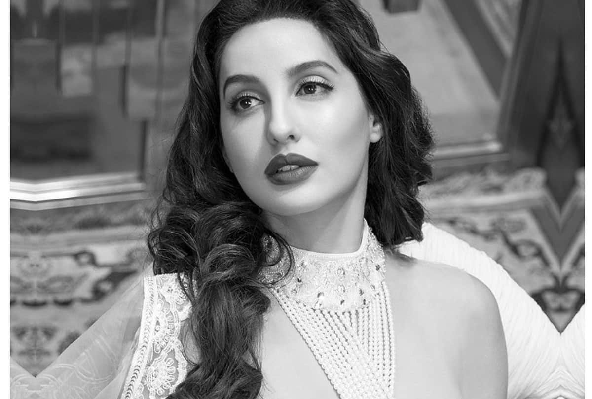 Nora Fatehi And Sukesh Chandrashekhar discussing luxury gift Chats show money laundering case