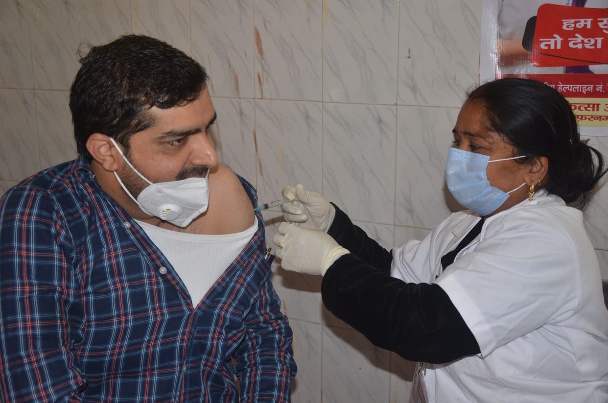1256 Health workers get vaccinated