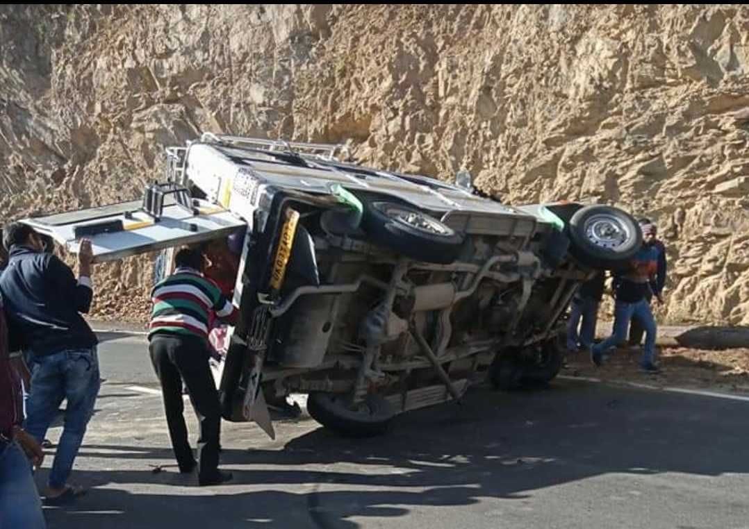 Jeep collided in NH, accident narrowly escaped