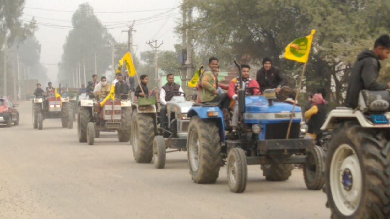 Farmers did practice for trackter parade