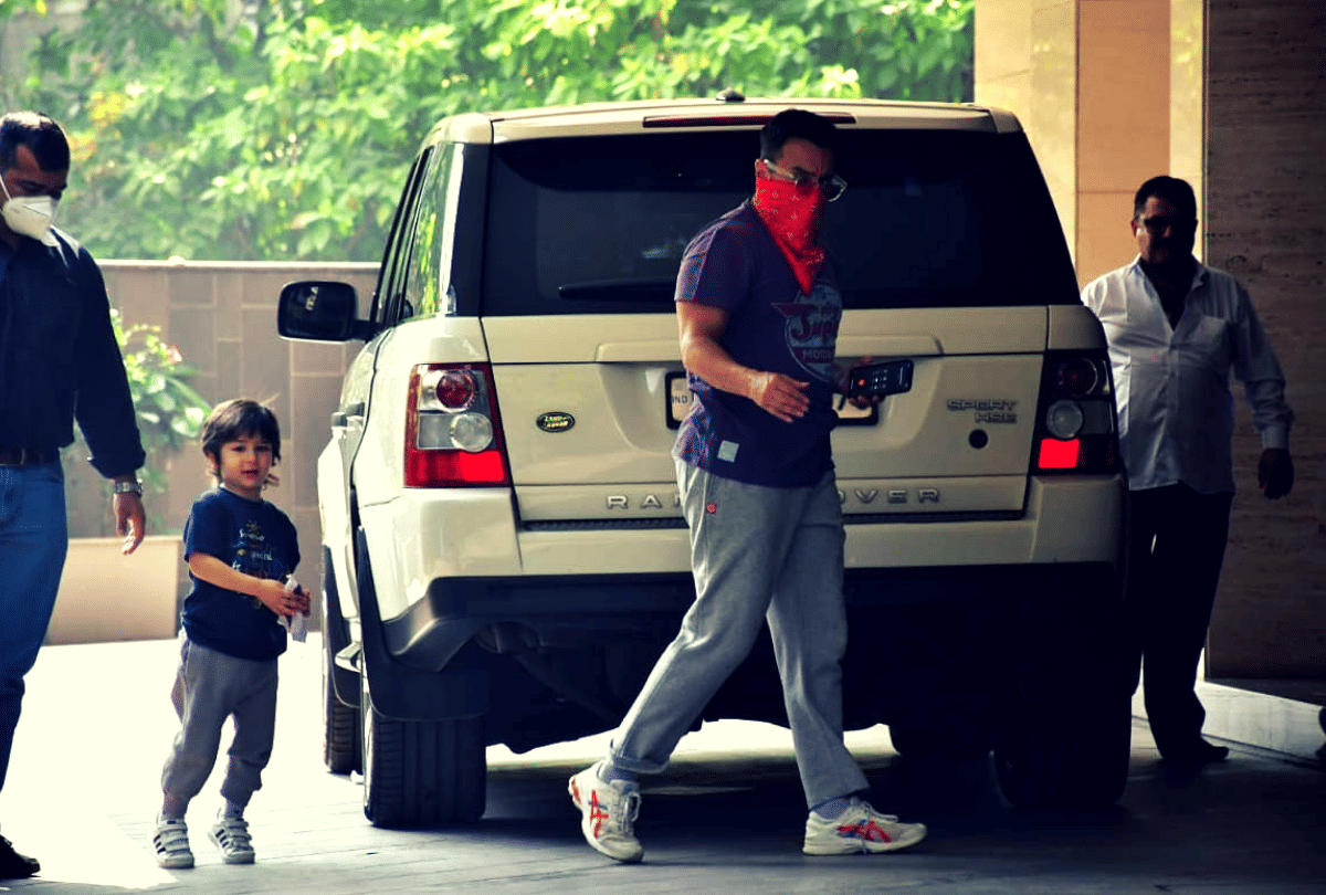 Saif Ali Khan angry when paps snap him and Taimur outside their building