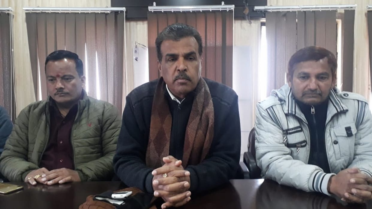 BJP state spokesperson Suresh Joshi said, the Congress is devoid of issue and doing politics of protest only