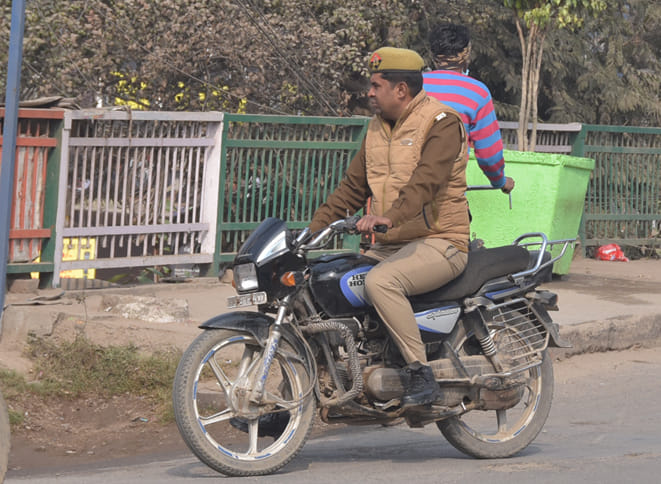 Command of vehicles in untrained hands, life difficult