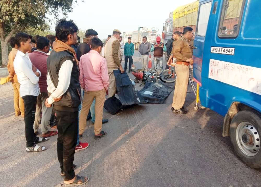 police,MP,truck,highway,mahoba news