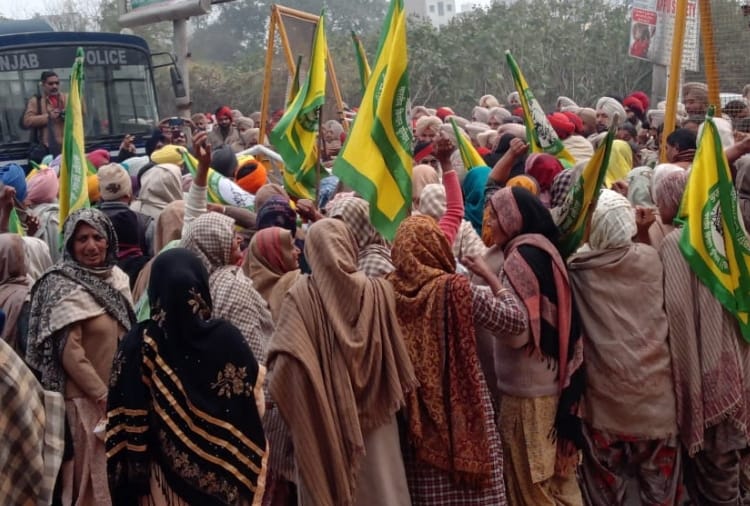 Punjab : Farmers protest against BJP leader at bathinda