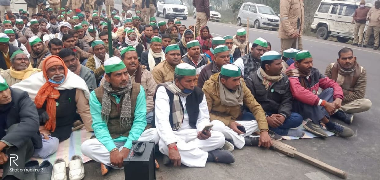 Farmers protest on the highway