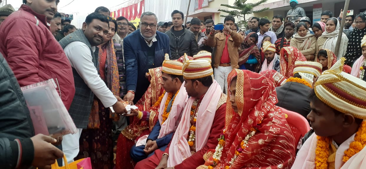 24 couples married as a couple in mass marriage