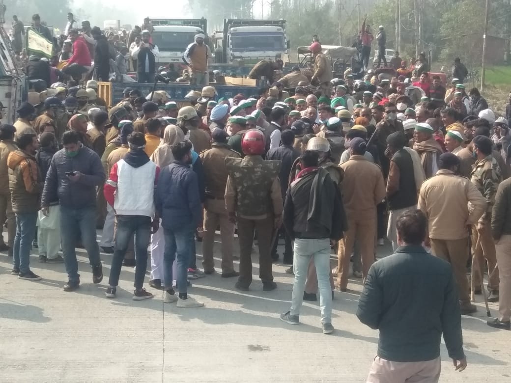 The farmers blocked the Doon highway when they stopped going to Dehradun.