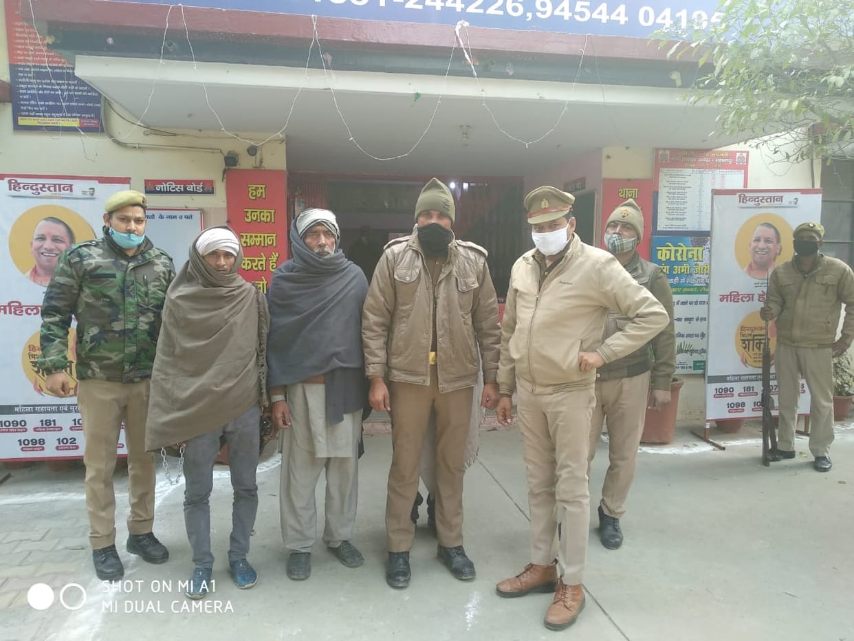 Police caught two hunters with gun