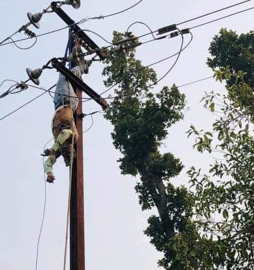 Lineman struck by high-tension line