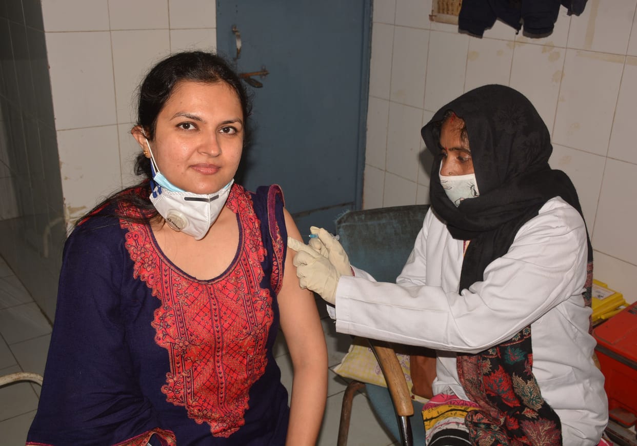 1296 out of 2450 health workers got corona vaccine