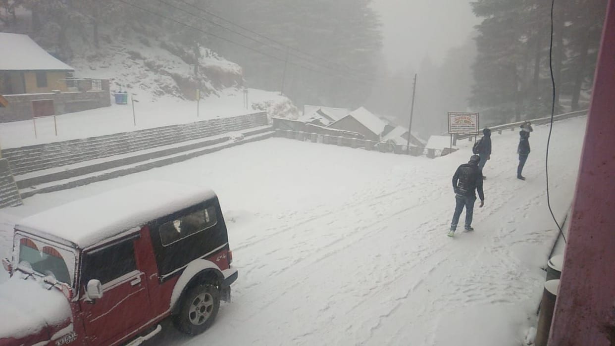 Snowfall again in higher areas of Chamba district, rain in the lower areas