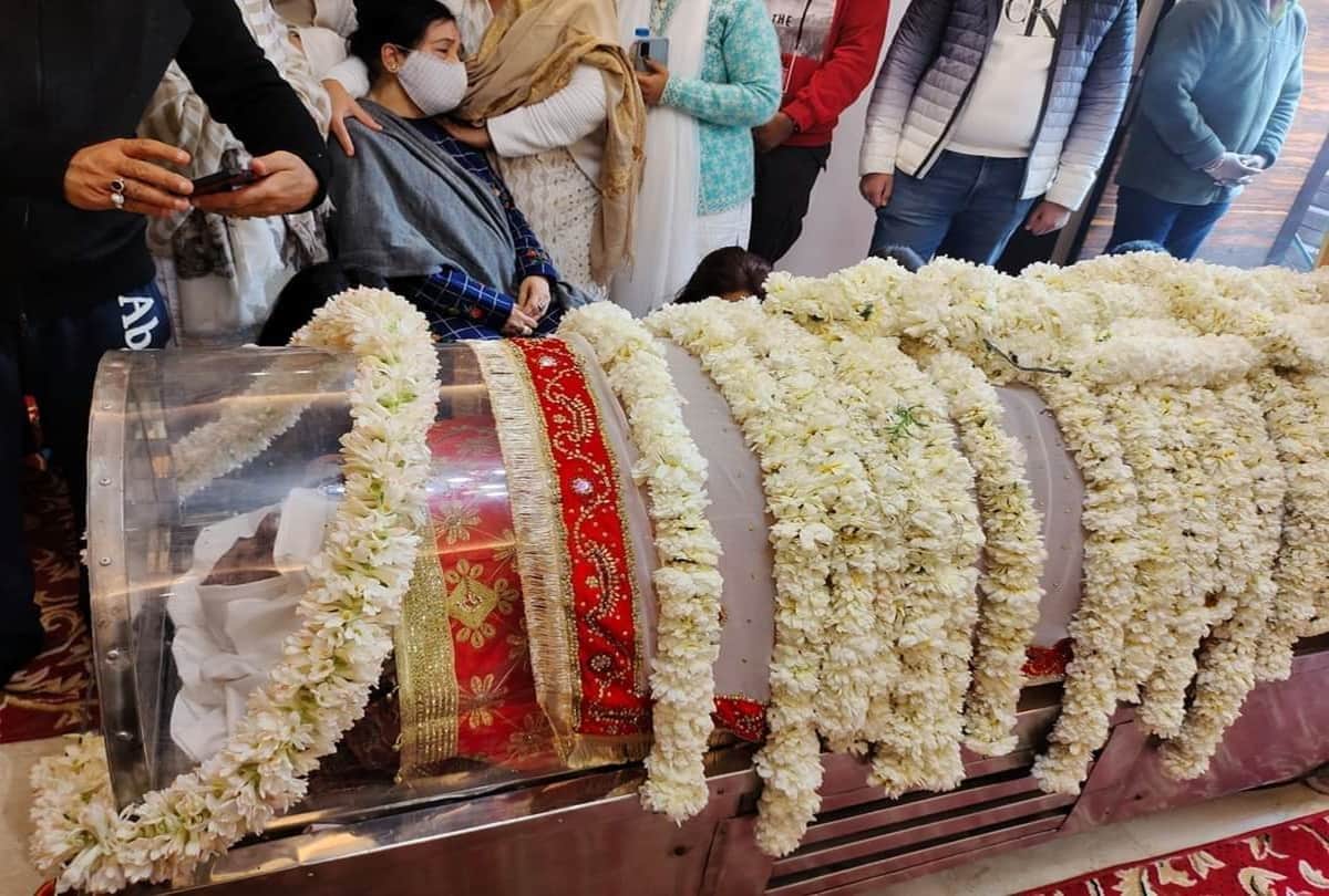 Narendra Chanchal dies at the age of 80 see his last rite pictures