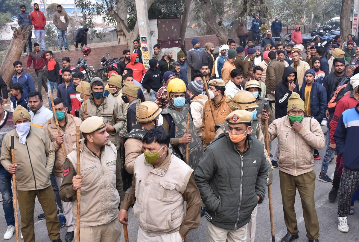 driver injured in loot case dies during treatment angry villagers demand justice