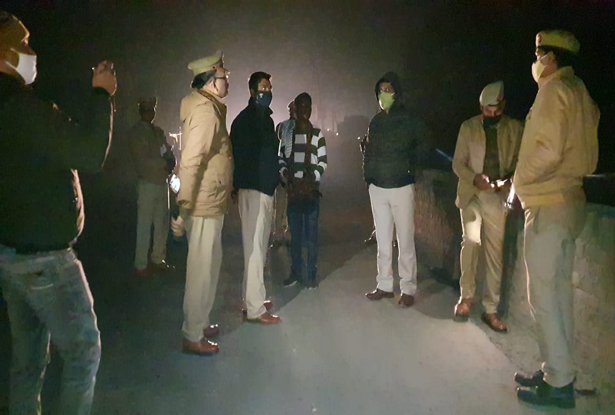 unknown miscreants fired on car of a businessman near Jhansi Kanpur Highway