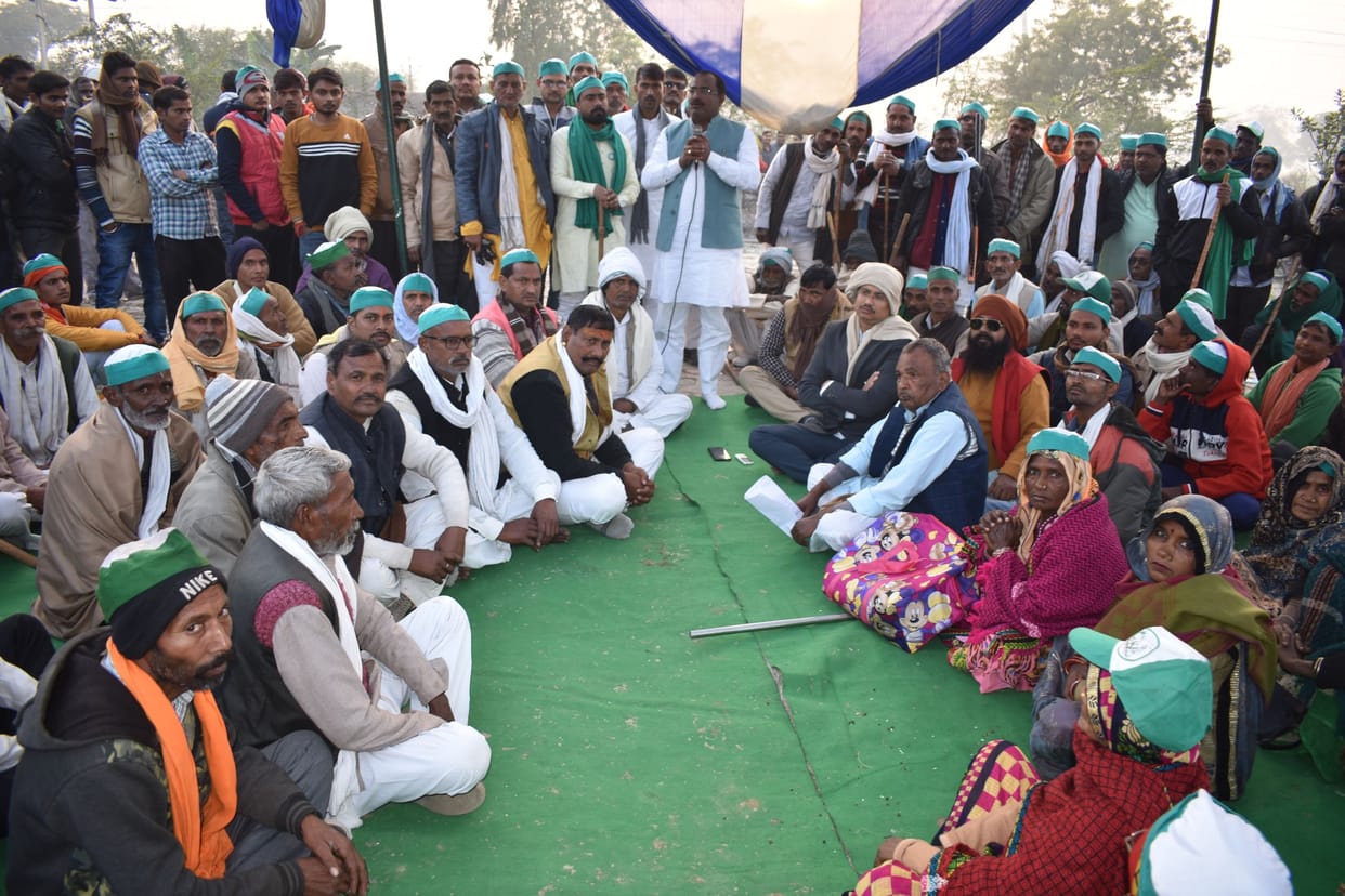 police,farmers,stoped,fathepur news,rajbhawan