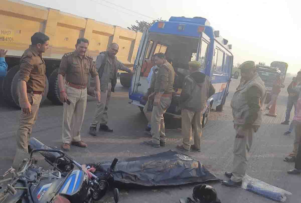 Mahoba: Trala crushed bike riders, Aadhar card found in pocket of one deceased could not identify another