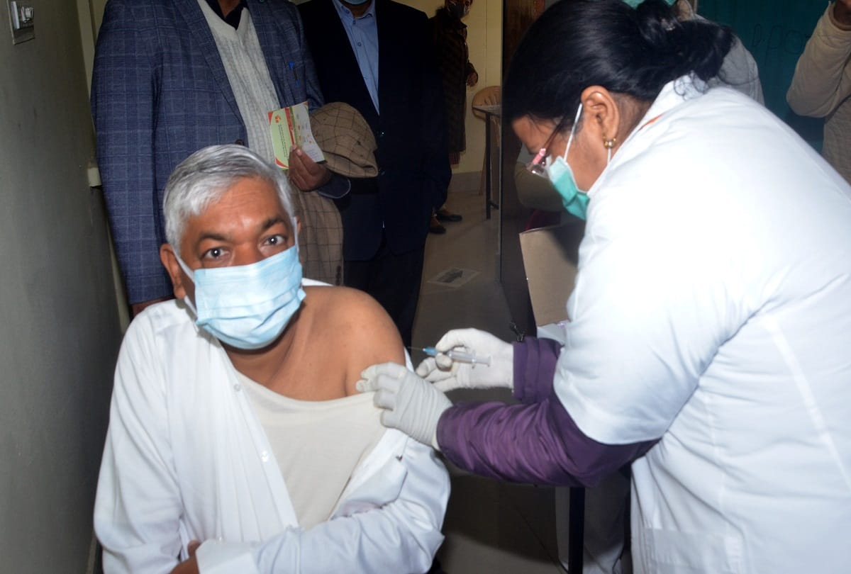 62 percent health workers put corona vaccine, people in town hiccup
