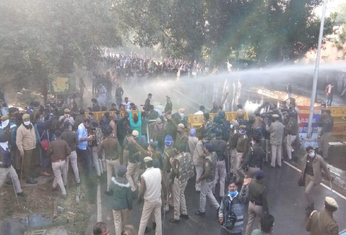 Kisan Andolan  violence : Where were the farmer leaders when Red Fort tractor near  read this story of dissatisfaction and disagreement