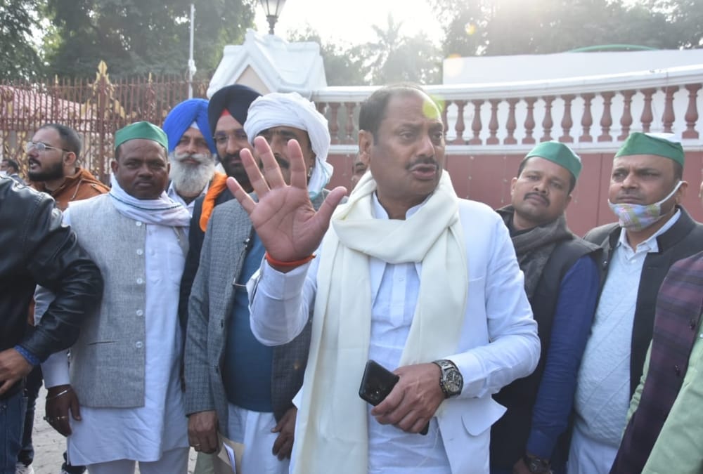 bhartiya kisan union Raj Bhavan march farmers 300 tractors