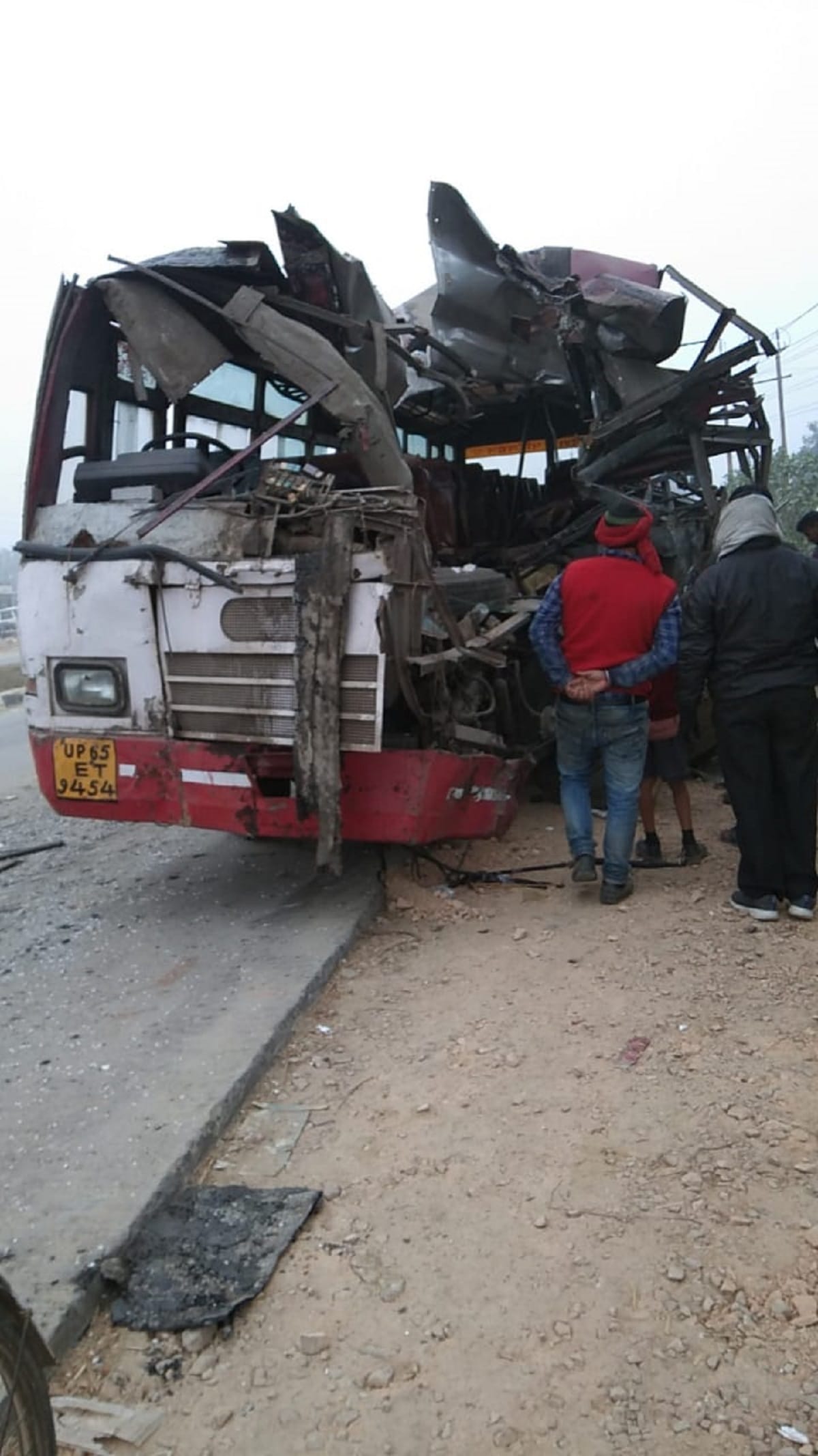 Roadways bus collision with truck 12 injured in chaubepur varanasi