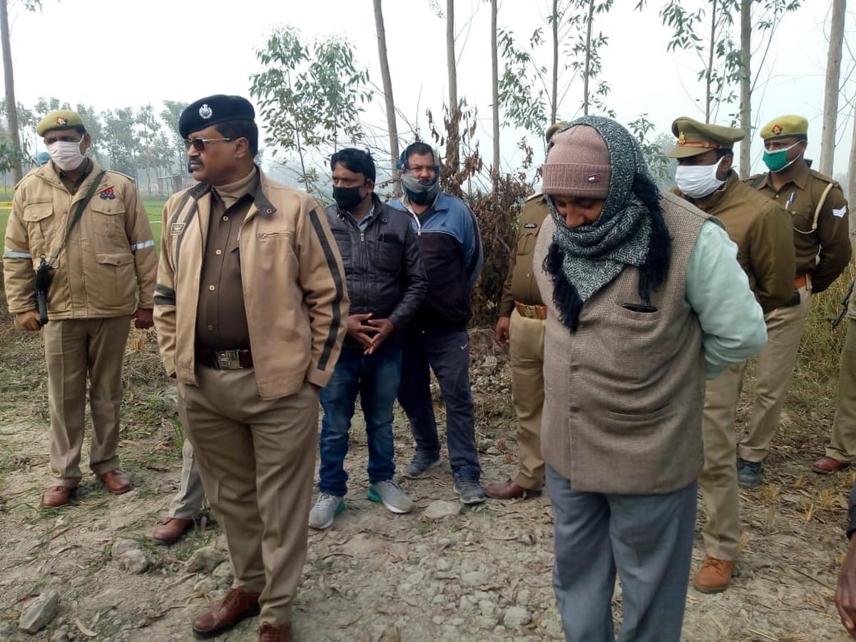 Teacher attacked girl student in unilateral love two fingers severed face and neck serious thief in ghazipur up