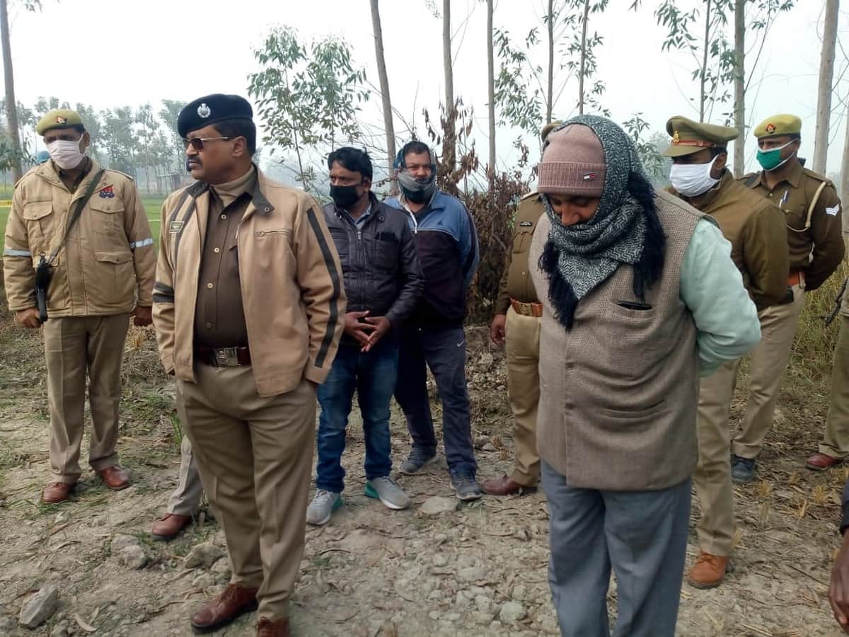 Teacher attacked girl student in unilateral love cut fingers in up ghazipur