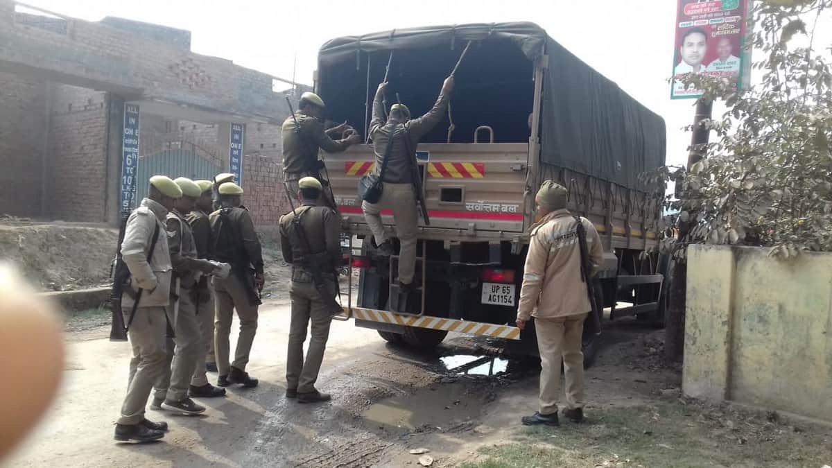Teacher attacked girl student in unilateral love cut fingers in up ghazipur