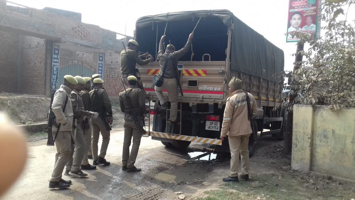Teacher attacked girl student in unilateral love cut fingers in up ghazipur