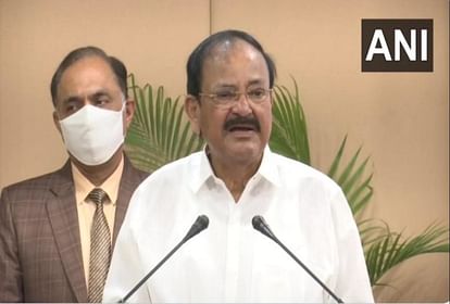 Amaravati: पूर्व उपराष्ट्रपति एम वेंकैया नायडू ने कहा- गाली देने वाले नेताओं को वोट न दें Former Vice President M Venkaiah Naidu said do not vote for abusing leaders