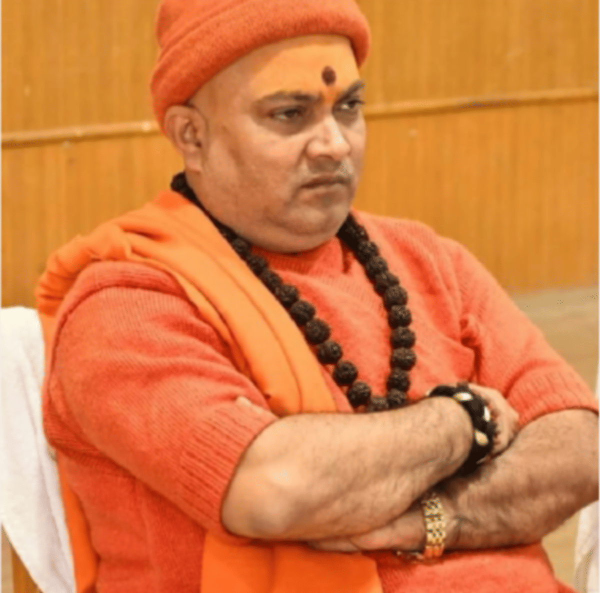 Loudspeaker removed from temple and mosque in varanasi DCP Kashi Zone held  meeting with dharam guru