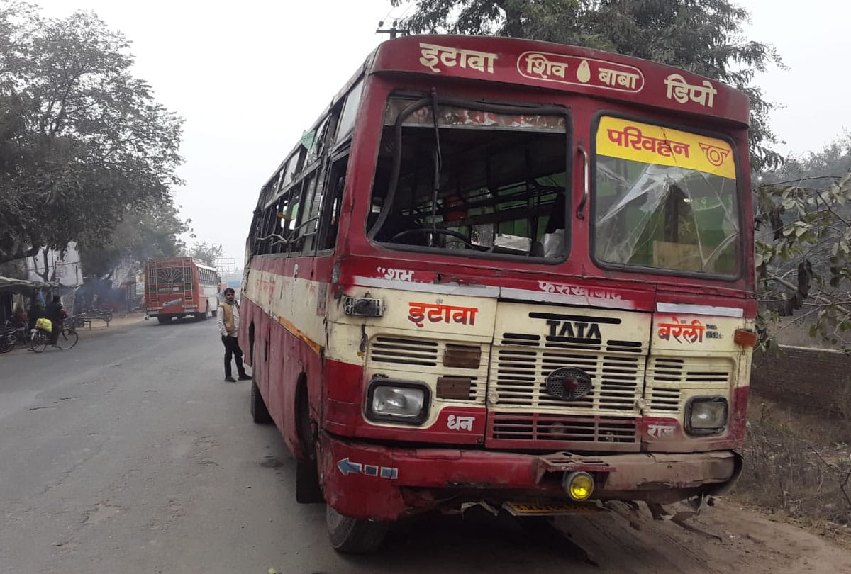 road accident in farrukhabad, more than 12 people injured