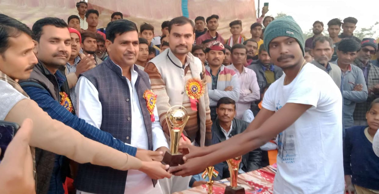SP,sports,prize,cricket,mahoba news