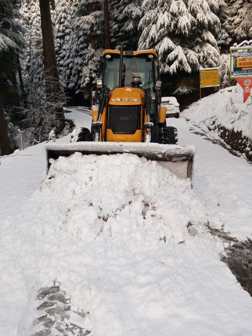 chamba 90 road blocked due to snowfall