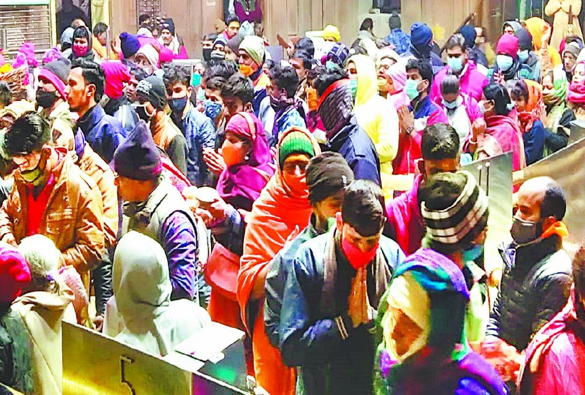 huge crowd of devotees gathered in mathura vrindavan on ekadashi 2021